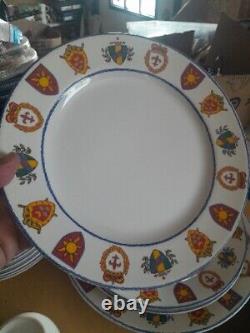 1993 VITROMASTER Oxford Dinner Plates Stonewear Shield Pattern Set