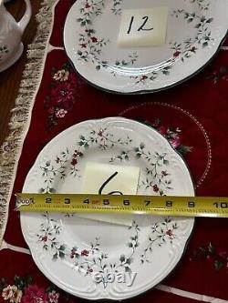 Large Pfaltzgraff WINTERBERRY Dinner Set Serving Bowls, Trays, Lamps 65+ Pieces