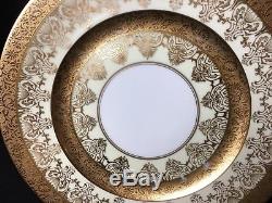 Set of 12 Beautiful Royal Bavarian Hutschenreuther 10&5/8 Dinner Plates Gold