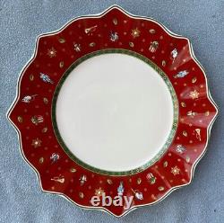 Set of FOUR Villeroy & Boch Toy's Delight Red and Green Dinner Plates MINT