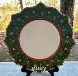 Set of FOUR Villeroy & Boch Toy's Delight Red and Green Dinner Plates MINT