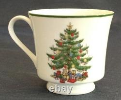 Sone Fine China Japan Set of 8 CHRISTMAS TREE DINNER PLATES and CUPS