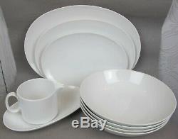 Superb plain white Rosenthal THOMAS Medallion Dinner Service Set for 8. Plates