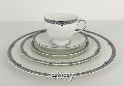 Wedgwood Amherst Platinum 20 Piece Set for 4 Place Settings England Excellent