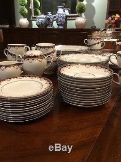 Wedgwood Medici 12 Place Setting Excellent Conditions
